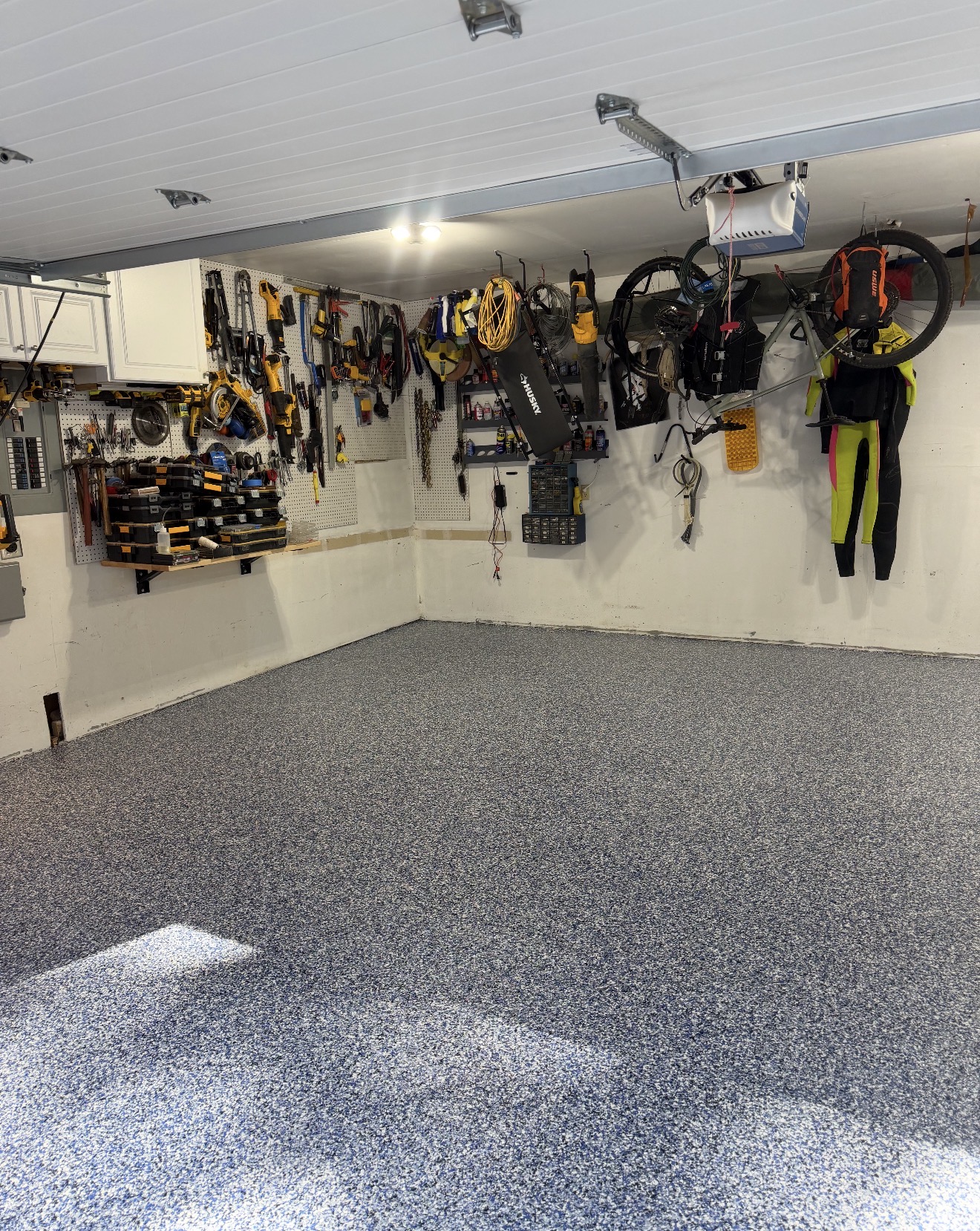 Flake epoxy basement floor Keizer Oregon