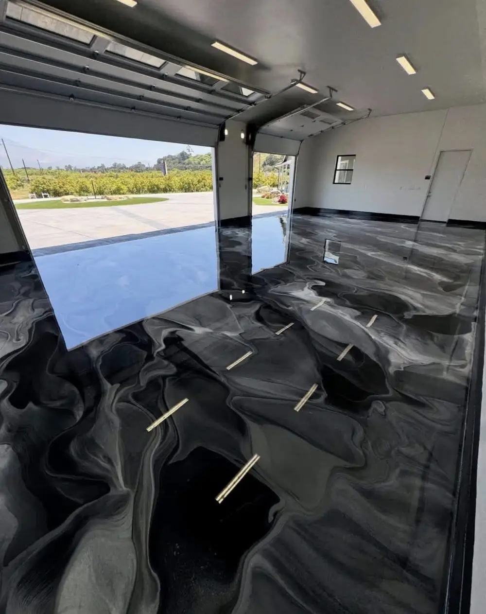 Flake epoxy garage floor coating in Keizer Oregon